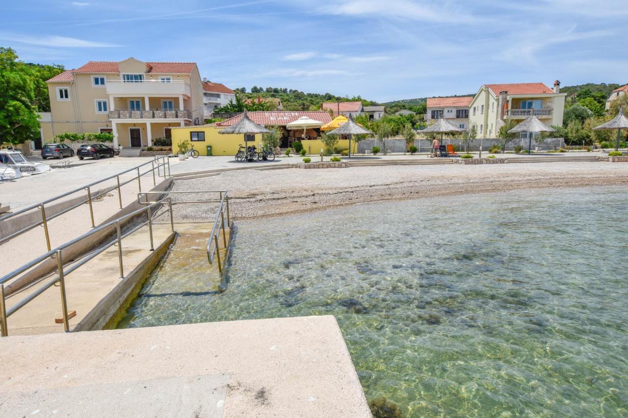 Apartment L And S On The Beach Ugrinici Exteriér fotografie