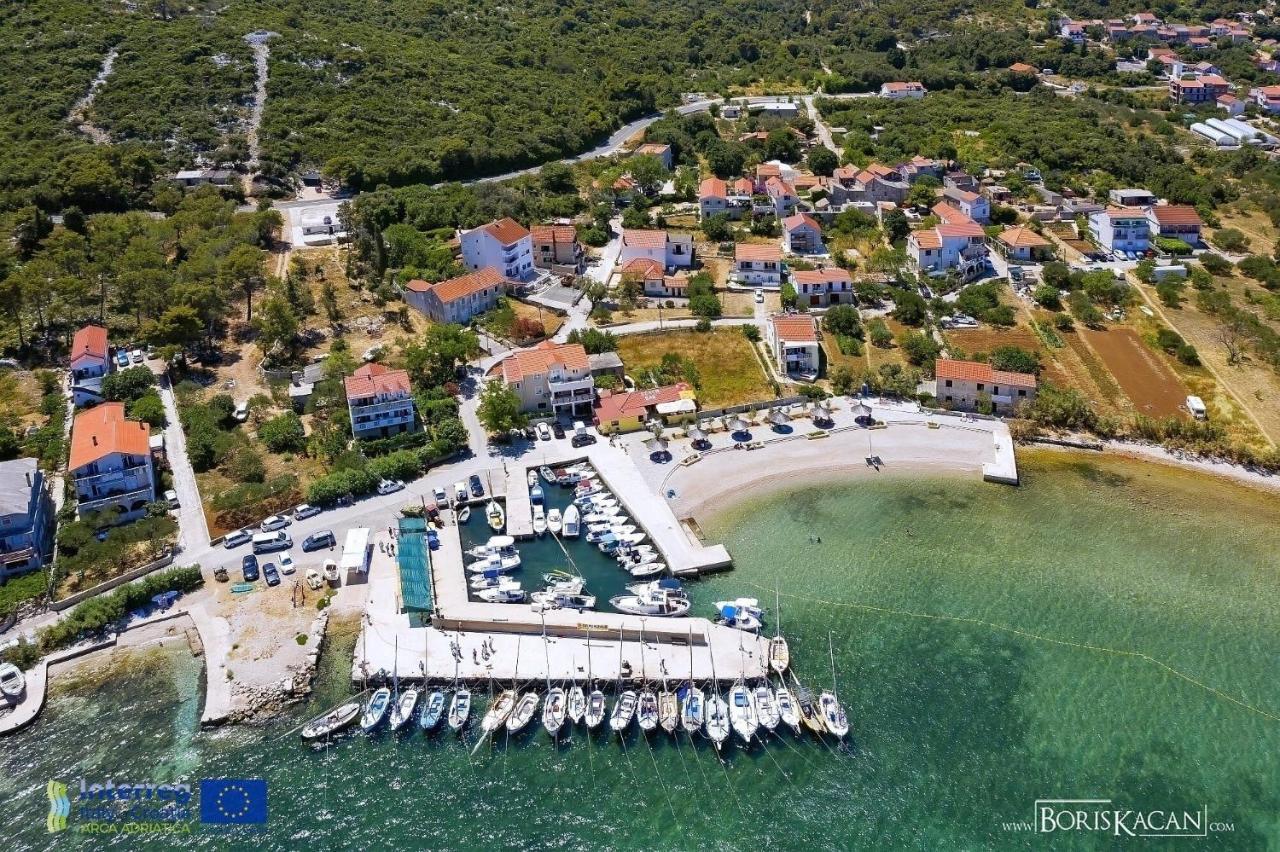 Apartment L And S On The Beach Ugrinici Exteriér fotografie