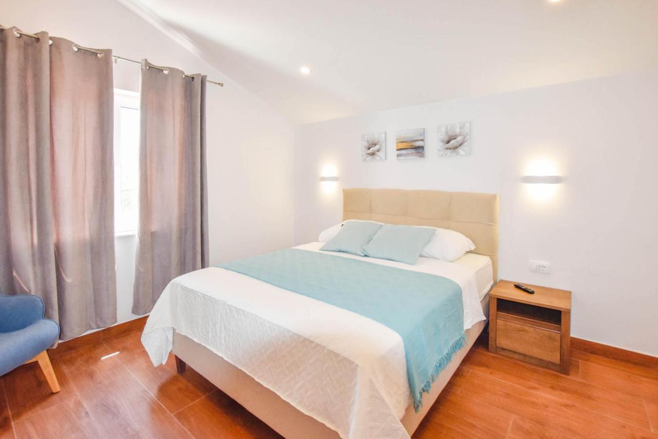 Apartment L And S On The Beach Ugrinici Exteriér fotografie
